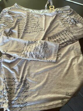 blouse with righting